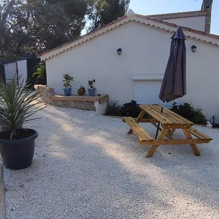 Apartment Qu'importe, Jardin, Jacuzzi, Massage *