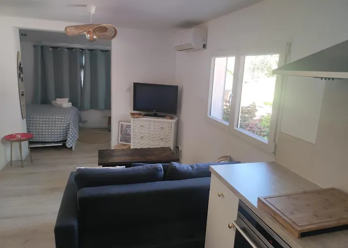 Apartament Qu'importe, Jardin, Jacuzzi, Massage *