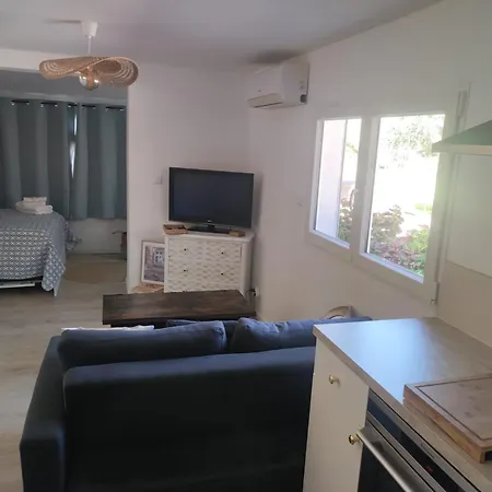 Apartment Qu'importe, Jardin, Jacuzzi, Massage *