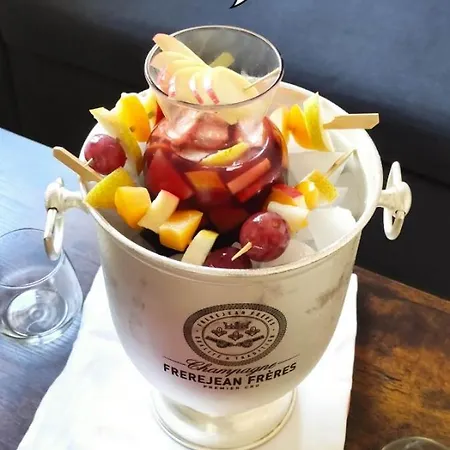 Apartment Qu'importe, Jardin, Jacuzzi, Massage