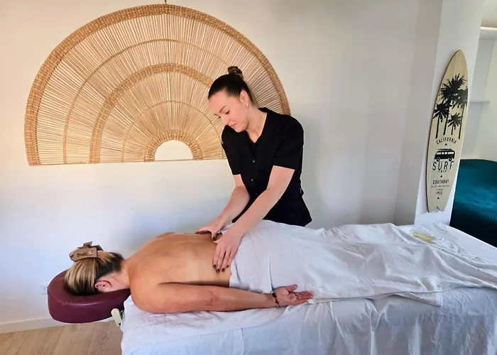 Qu'importe, Jardin, Jacuzzi, Massage * Бандоль